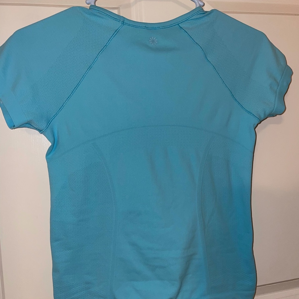 ATHLETA SHORTSLEEVE TOP
